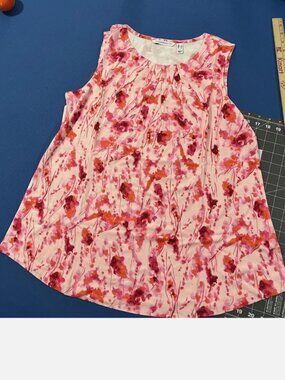 Isaac Mizrahi Live Printed Swing Sleeveless Top with neck detail